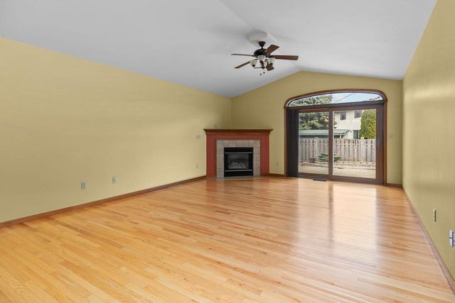 1274 W 18TH AVENUE, Oshkosh, WI 54904