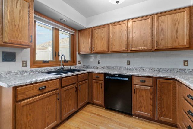 1274 W 18TH AVENUE, Oshkosh, WI 54904