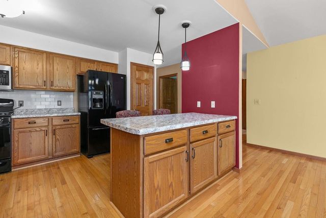 1274 W 18TH AVENUE, Oshkosh, WI 54904