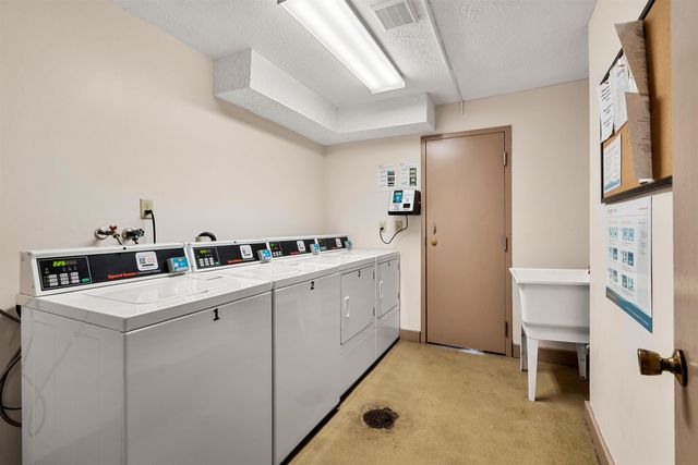 34 Dunbarton Rd Apt 3G, Manchester, NH 03102
