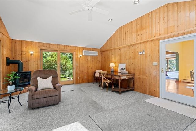 26 Lawrence Ln, Arlington, MA 02474