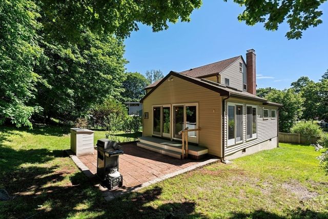 26 Lawrence Ln, Arlington, MA 02474