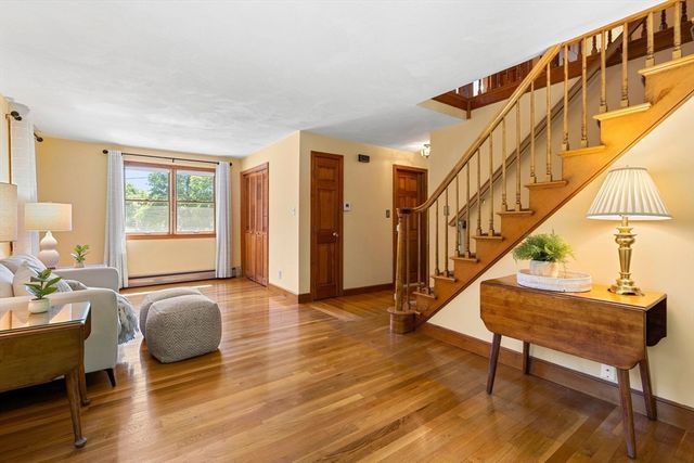 26 Lawrence Ln, Arlington, MA 02474