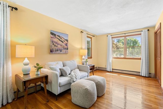 26 Lawrence Ln, Arlington, MA 02474