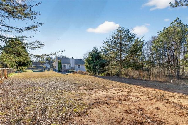 443 Beacon Drive, Maysville, GA 30558