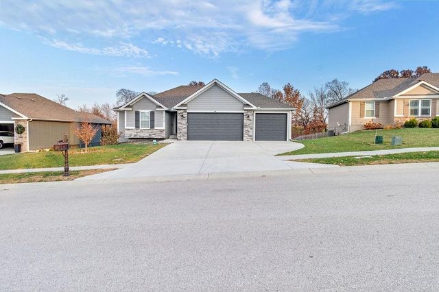 11709 N Windsor Avenue, Kansas City, MO 64157