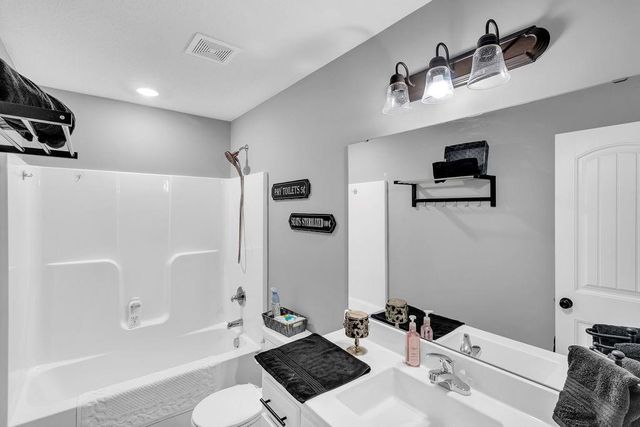 11709 N Windsor Avenue, Kansas City, MO 64157