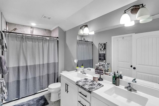 11709 N Windsor Avenue, Kansas City, MO 64157