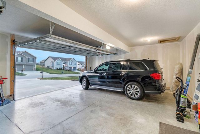 11709 N Windsor Avenue, Kansas City, MO 64157