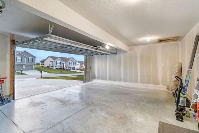 11709 N Windsor Avenue, Kansas City, MO 64157