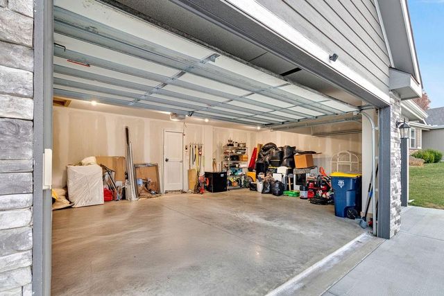 11709 N Windsor Avenue, Kansas City, MO 64157