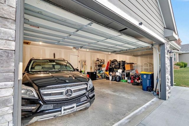 11709 N Windsor Avenue, Kansas City, MO 64157