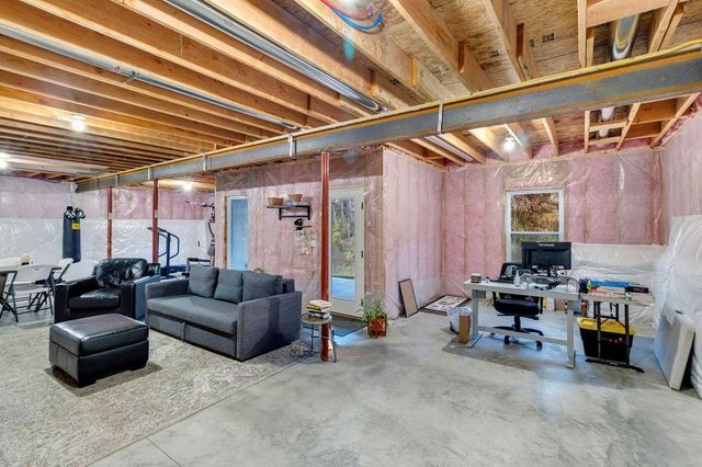 11709 N Windsor Avenue, Kansas City, MO 64157