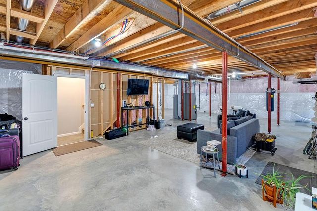 11709 N Windsor Avenue, Kansas City, MO 64157