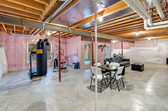 11709 N Windsor Avenue, Kansas City, MO 64157