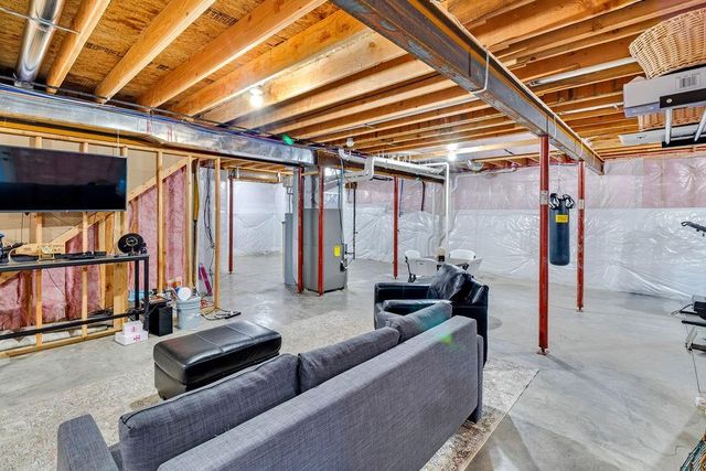 11709 N Windsor Avenue, Kansas City, MO 64157