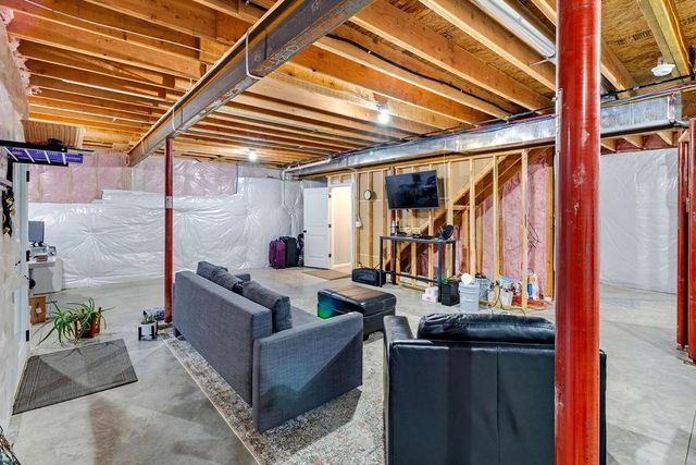 11709 N Windsor Avenue, Kansas City, MO 64157