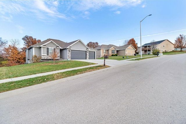 11709 N Windsor Avenue, Kansas City, MO 64157