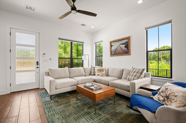 808A E 17th ST, Georgetown, TX 78626
