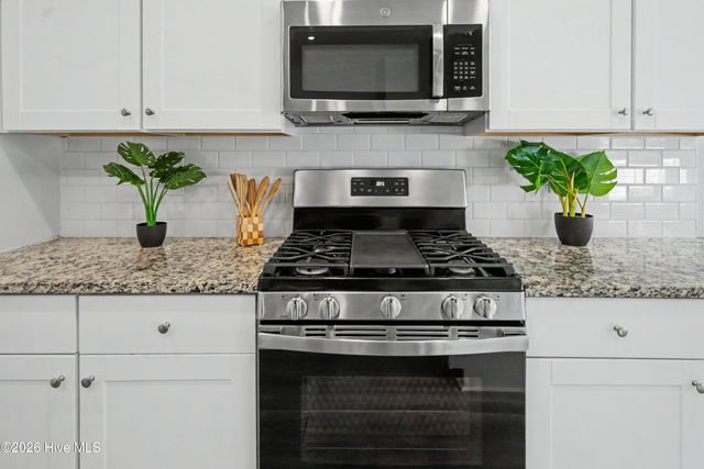 9056 Island Shore Avenue, Calabash, NC 28467