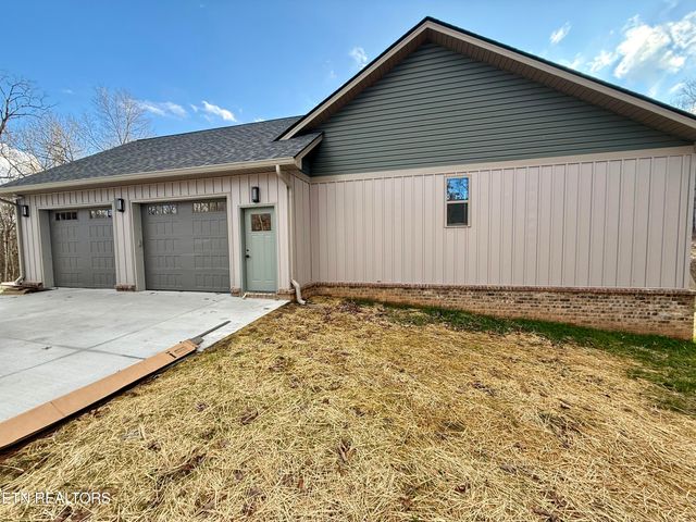 1084 Cumberland View Drive, Crossville, TN 38571