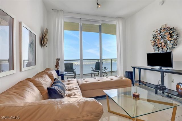 3000 Oasis Grand BLVD MPH6, Fort Myers, FL 33916