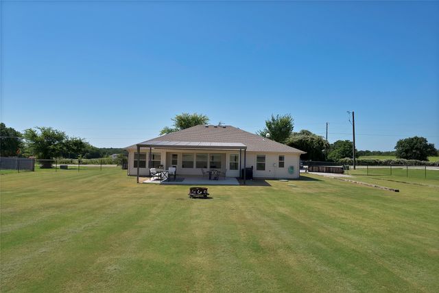 7450 Briar Road, Azle, TX 76020