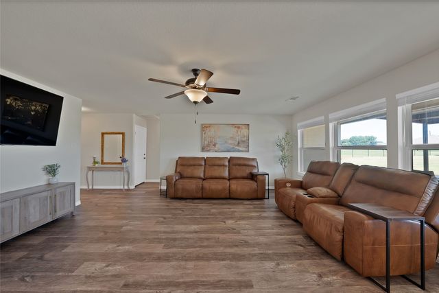 7450 Briar Road, Azle, TX 76020