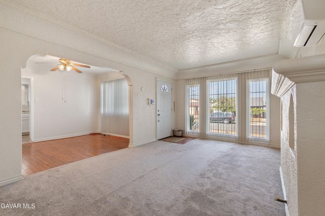 1424 W 94th Place, Los Angeles, CA 90047