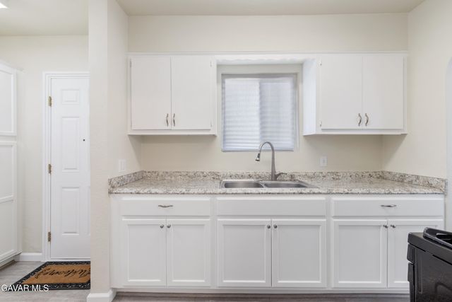 1424 W 94th Place, Los Angeles, CA 90047