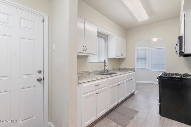 1424 W 94th Place, Los Angeles, CA 90047