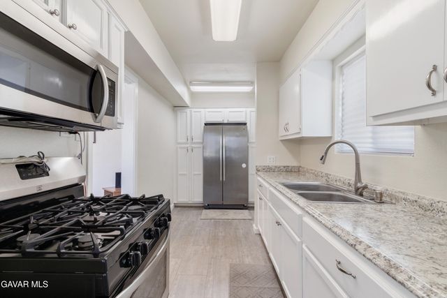 1424 W 94th Place, Los Angeles, CA 90047