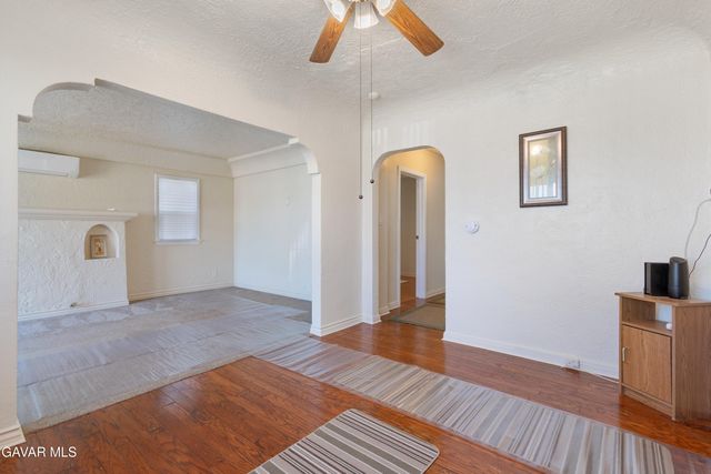 1424 W 94th Place, Los Angeles, CA 90047