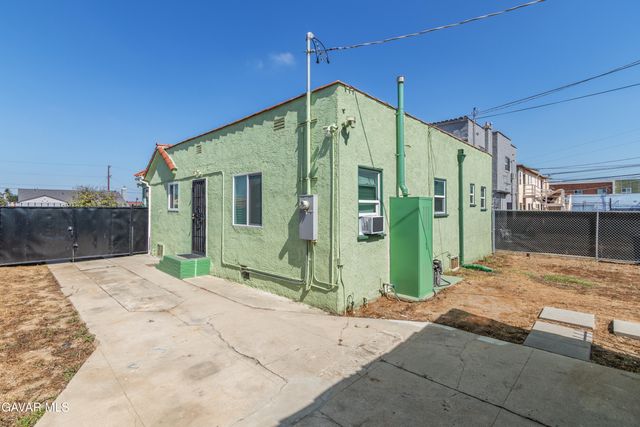 1424 W 94th Place, Los Angeles, CA 90047