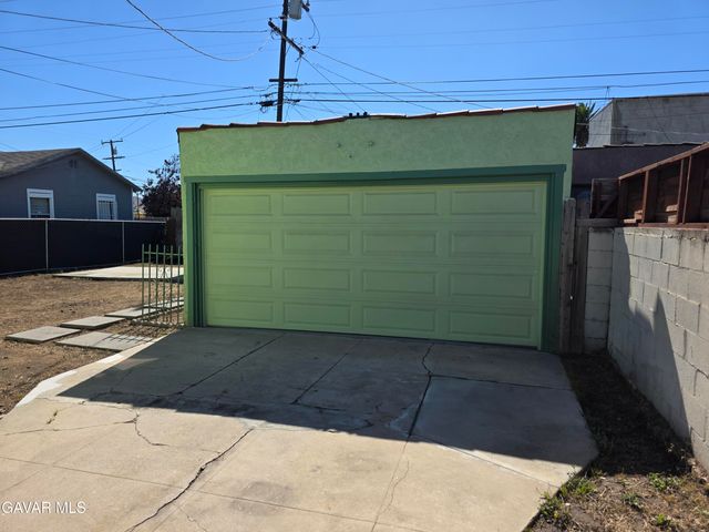 1424 W 94th Place, Los Angeles, CA 90047