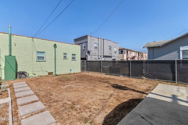 1424 W 94th Place, Los Angeles, CA 90047