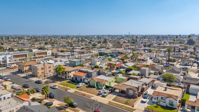 1424 W 94th Place, Los Angeles, CA 90047