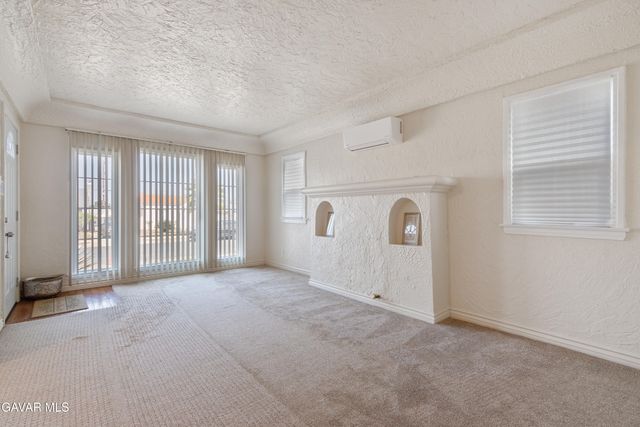 1424 W 94th Place, Los Angeles, CA 90047