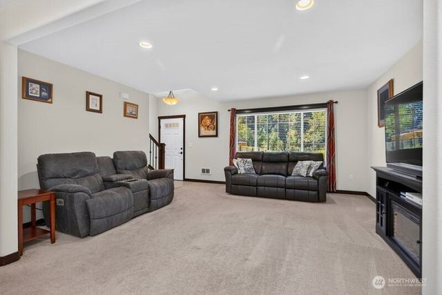 6608 184th Drive SE, Snohomish, WA 98290