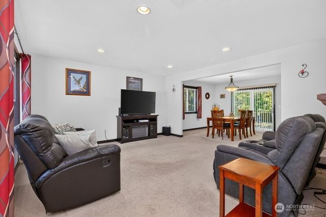 6608 184th Drive SE, Snohomish, WA 98290