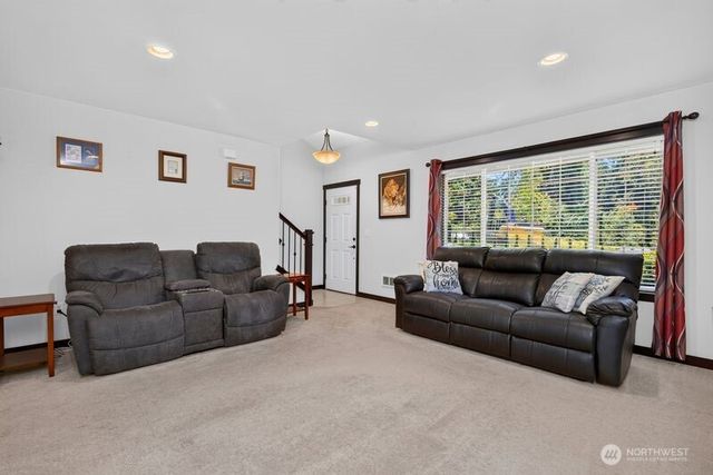 6608 184th Drive SE, Snohomish, WA 98290
