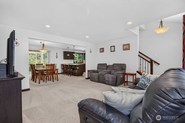 6608 184th Drive SE, Snohomish, WA 98290