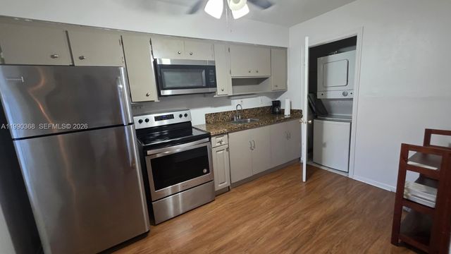 609 NE 6th Ct D, Boynton Beach, FL 33435