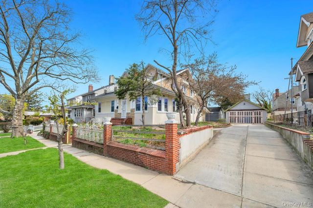10927 196th Street, Saint Albans, NY 11412