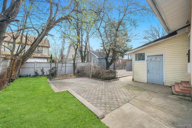 10927 196th Street, Saint Albans, NY 11412