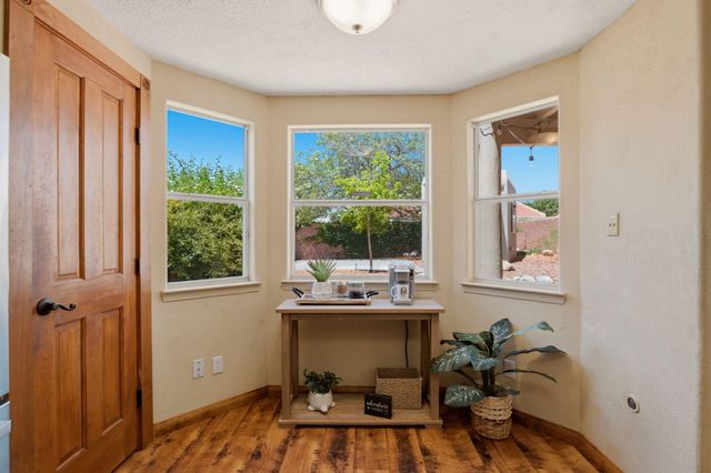 9633 De Vargas Loop NE, Albuquerque, NM 87109