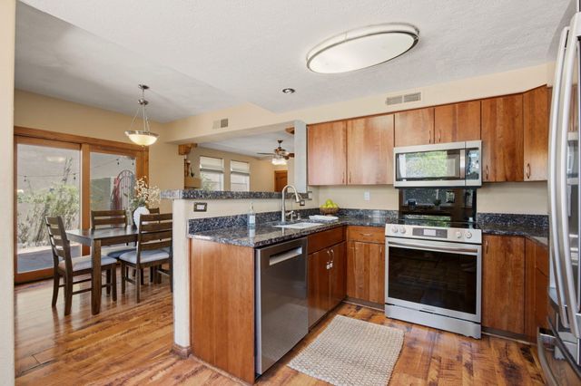 9633 De Vargas Loop NE, Albuquerque, NM 87109