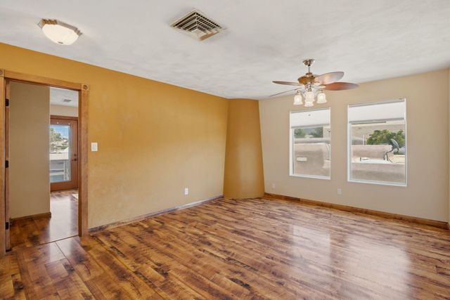 9633 De Vargas Loop NE, Albuquerque, NM 87109