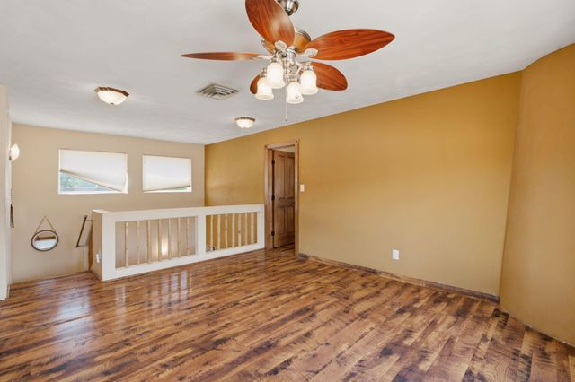 9633 De Vargas Loop NE, Albuquerque, NM 87109