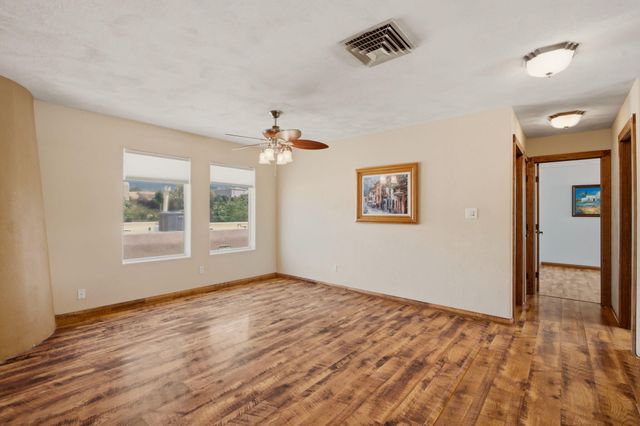 9633 De Vargas Loop NE, Albuquerque, NM 87109